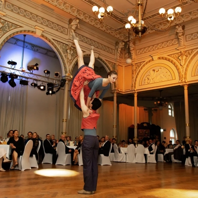 Sous les projecteurs 10